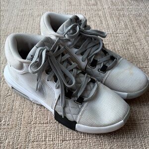 Nike Lebrone Witness 8 Basketball Sneakers